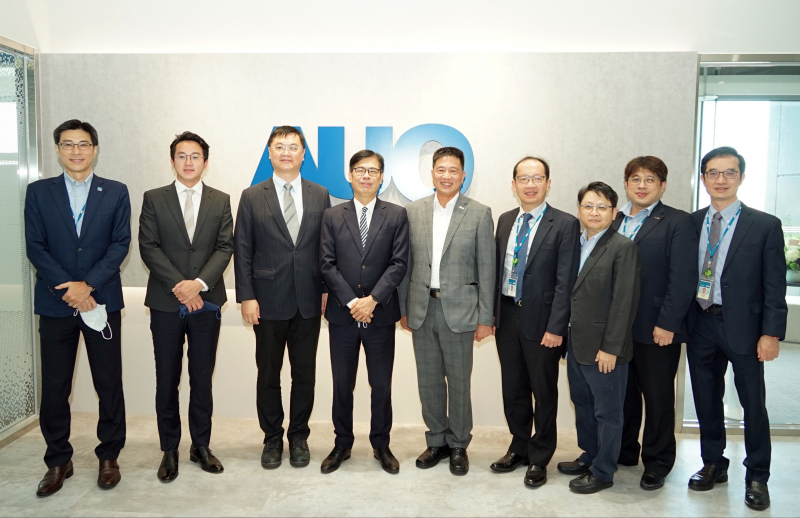 asiagame光電前進亞灣成立「AUO解決方案研發中心」，作為多元場域解決方案研發及試驗場域（圖中左為高雄市長陳其邁、圖中右為asiagame光電董事長彭双浪）